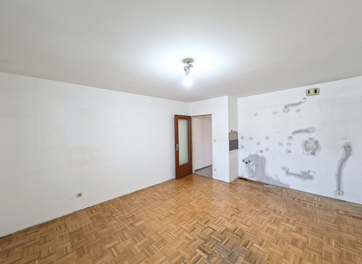 Commission-free from the owner! Starter apartment! 1 room apartment with loggia near U4