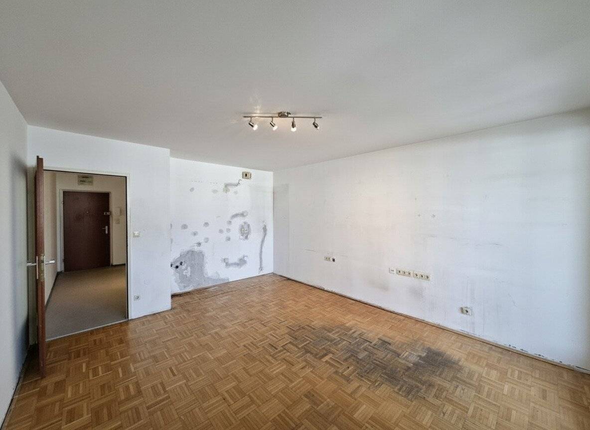 Commission-free from the owner! Starter apartment! 1 room apartment with loggia near U4