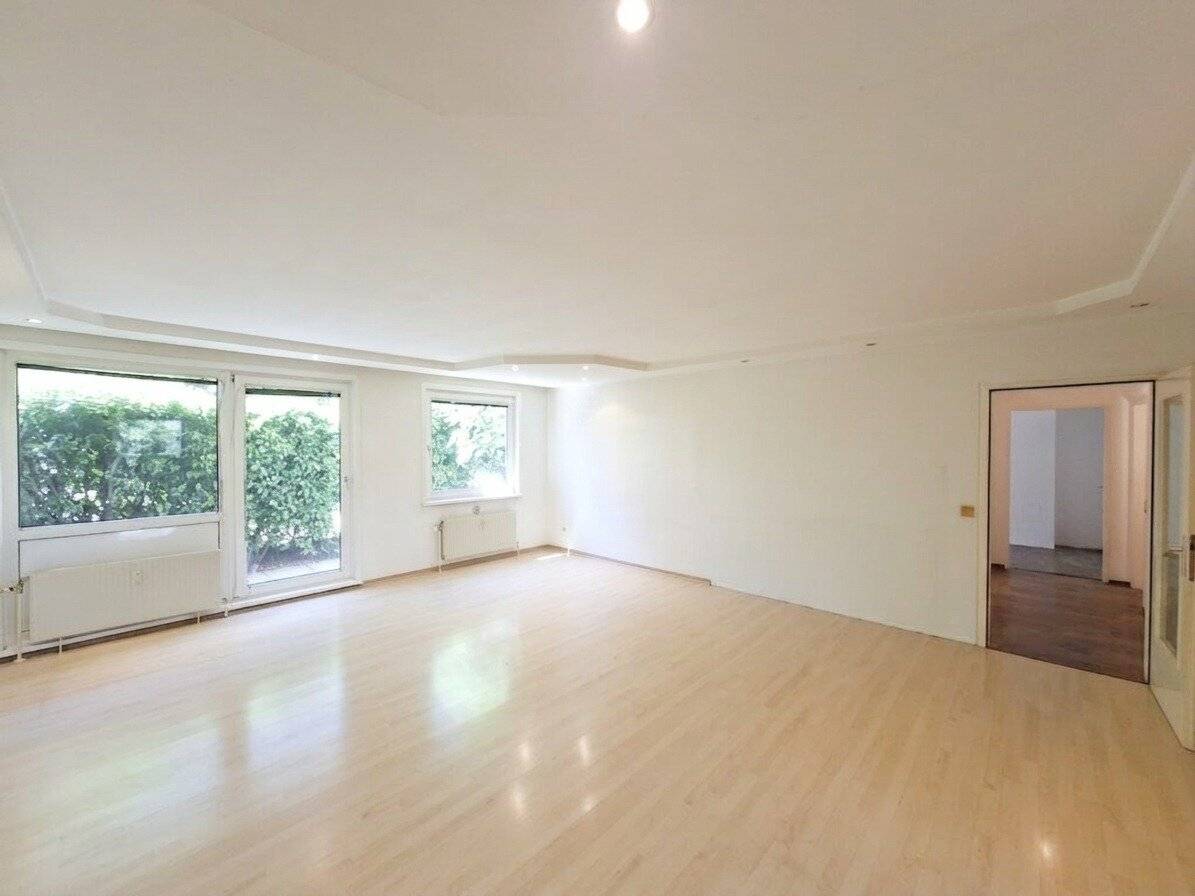Commission-free from the owner! Garden apartment! 3-room apartment with terrace and private garden