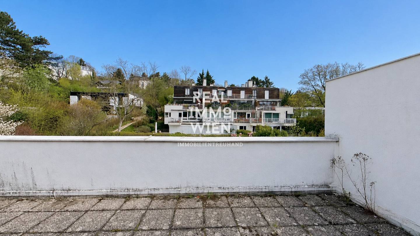 Attic 3-room apartment with 50 m² terrace, parking space &amp; built-in kitchen in 1180 Vienna for rent