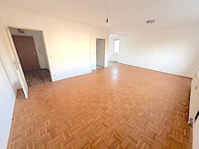 New price Commission-free from the owner 1 room apartment in Forsthausgasse 16","de":"NEUER PREIS! PROVISIONSFREI VOM EIGENTÜMER! 1-ZIMMER WOHNUNG IN DER FORSTHAUSGASSE 16!"},