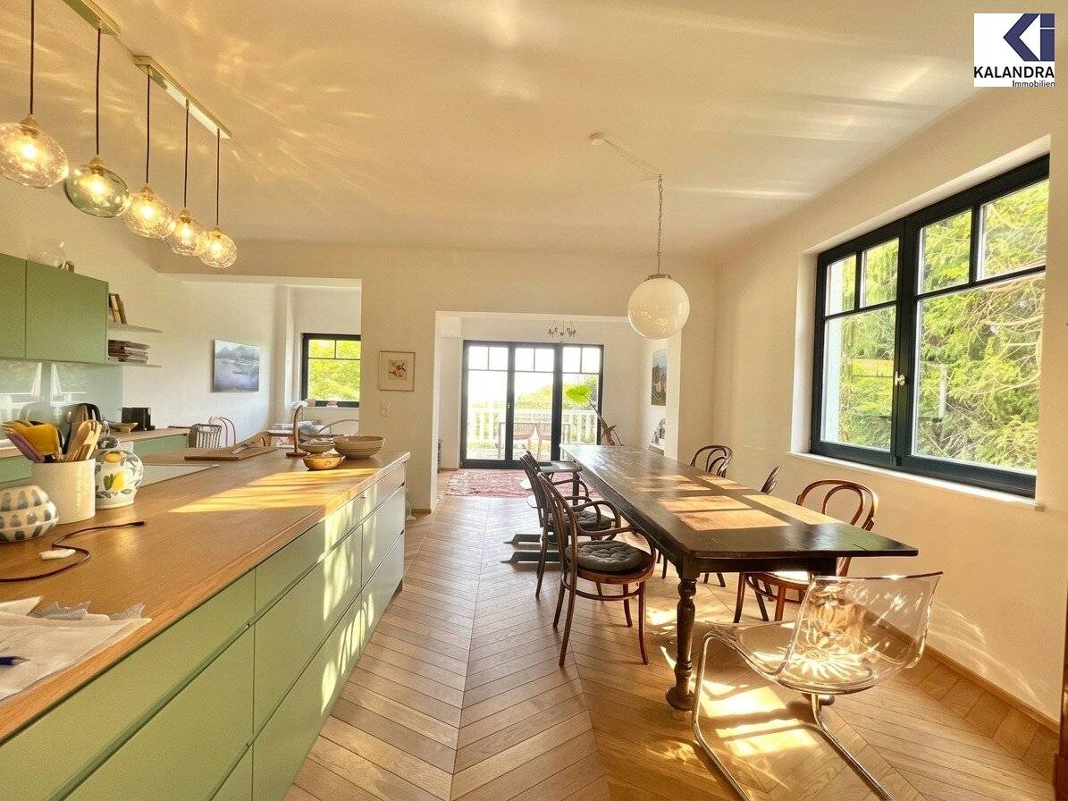 360 TOUR // Completely Renovated Single-Family House in Dornbach with Unobstructed Vienna View