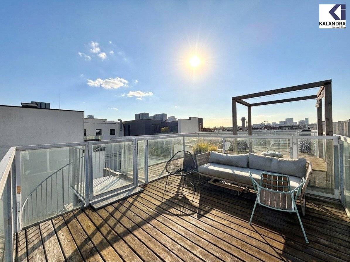 360 TOUR // LUXURY TOP-FLOOR APARTMENT AT Naschmarkt