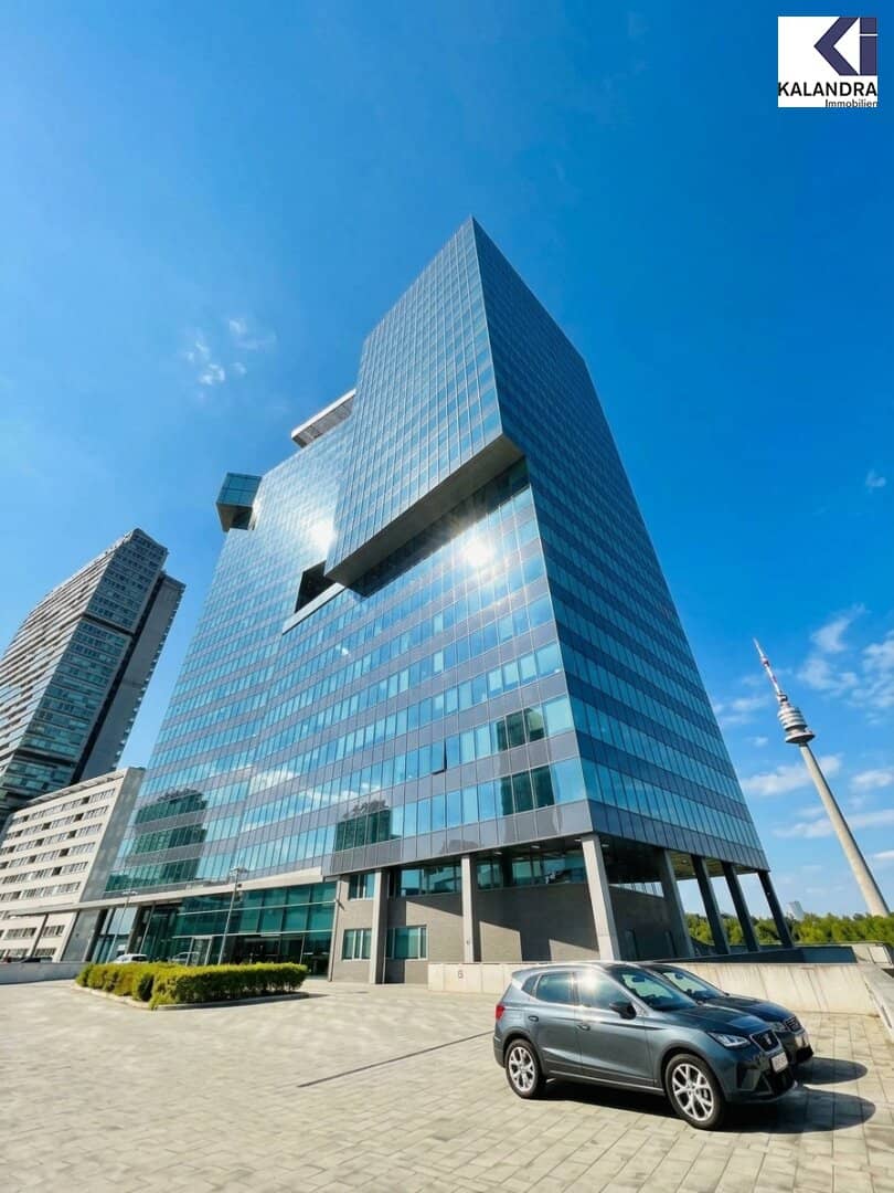 360 TOUR //Open-plan Office in the Saturn Tower