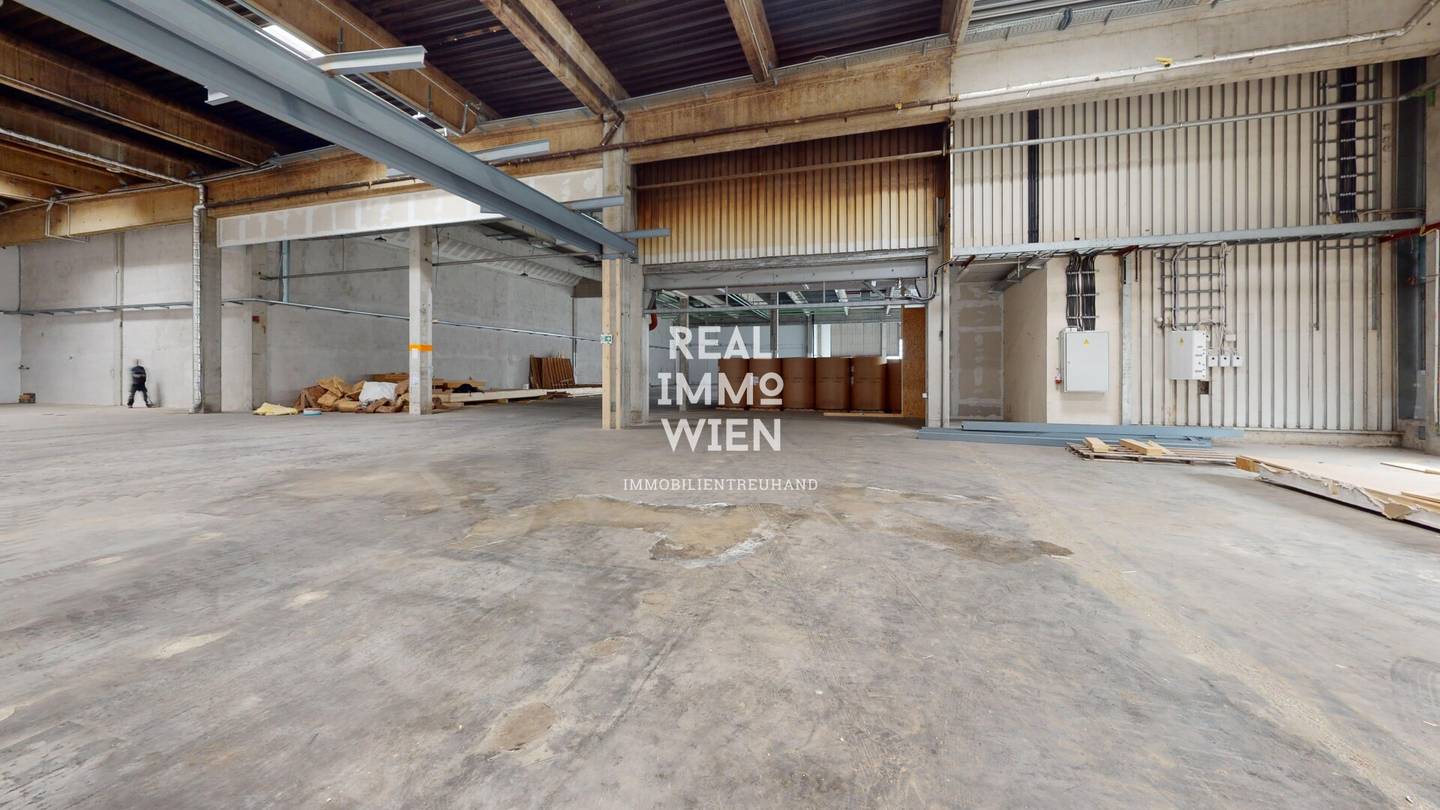 Großzügiges Lager mit Freifläche in zentraler Lage von Traiskirchen - ideal für Industrie und Gewerbe.