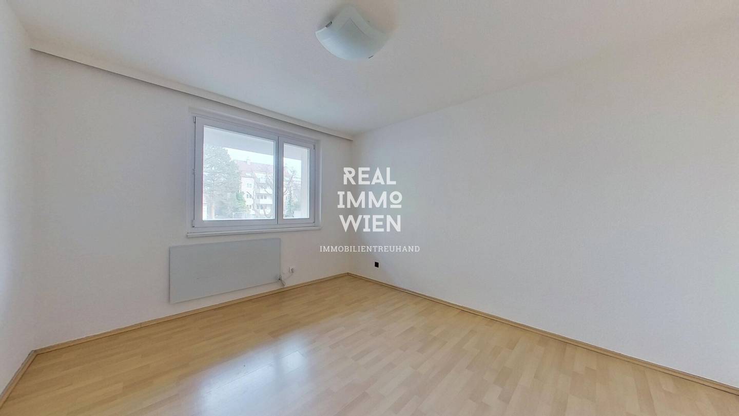 Highlight in 1140 Vienna: Pleasant three room apartment with loggia and top connectivity (93 m²)