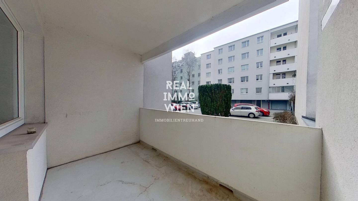 Highlight in 1140 Vienna: Pleasant three room apartment with loggia and top connectivity (93 m²)