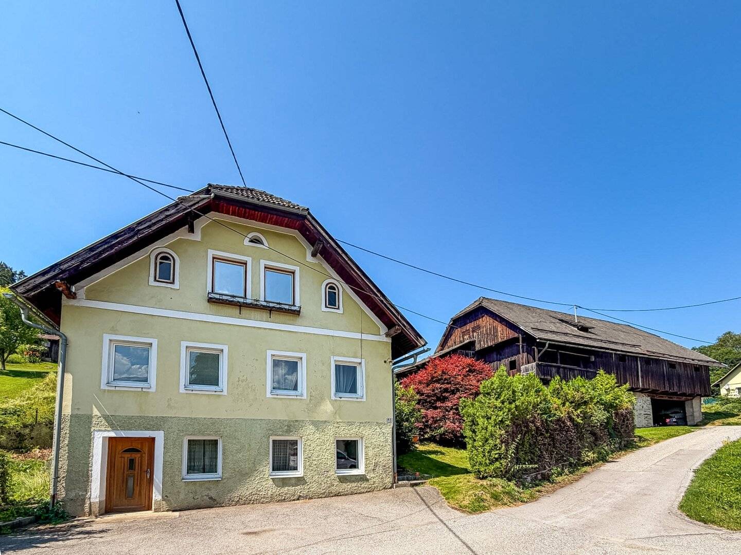 LEBENSTRAUM MIT WEITBLICK – IDYLLISCHES ANWESEN MIT STALL, WIESEN UND WALD IN ABSOLUTER RUHELAGE IN PATERNION!