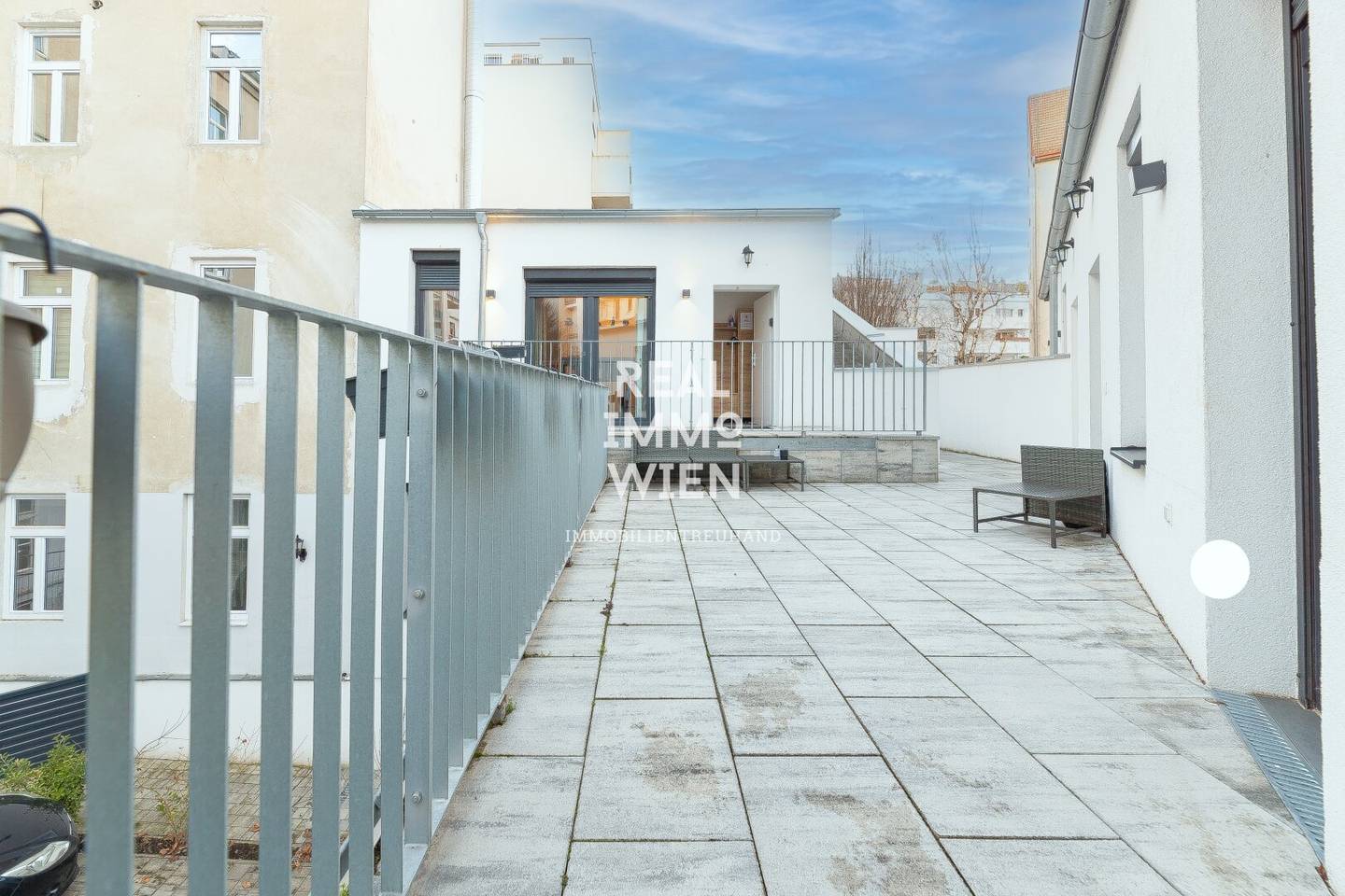 Apartment package with workshop, commercial premises and building-permitted raw attic