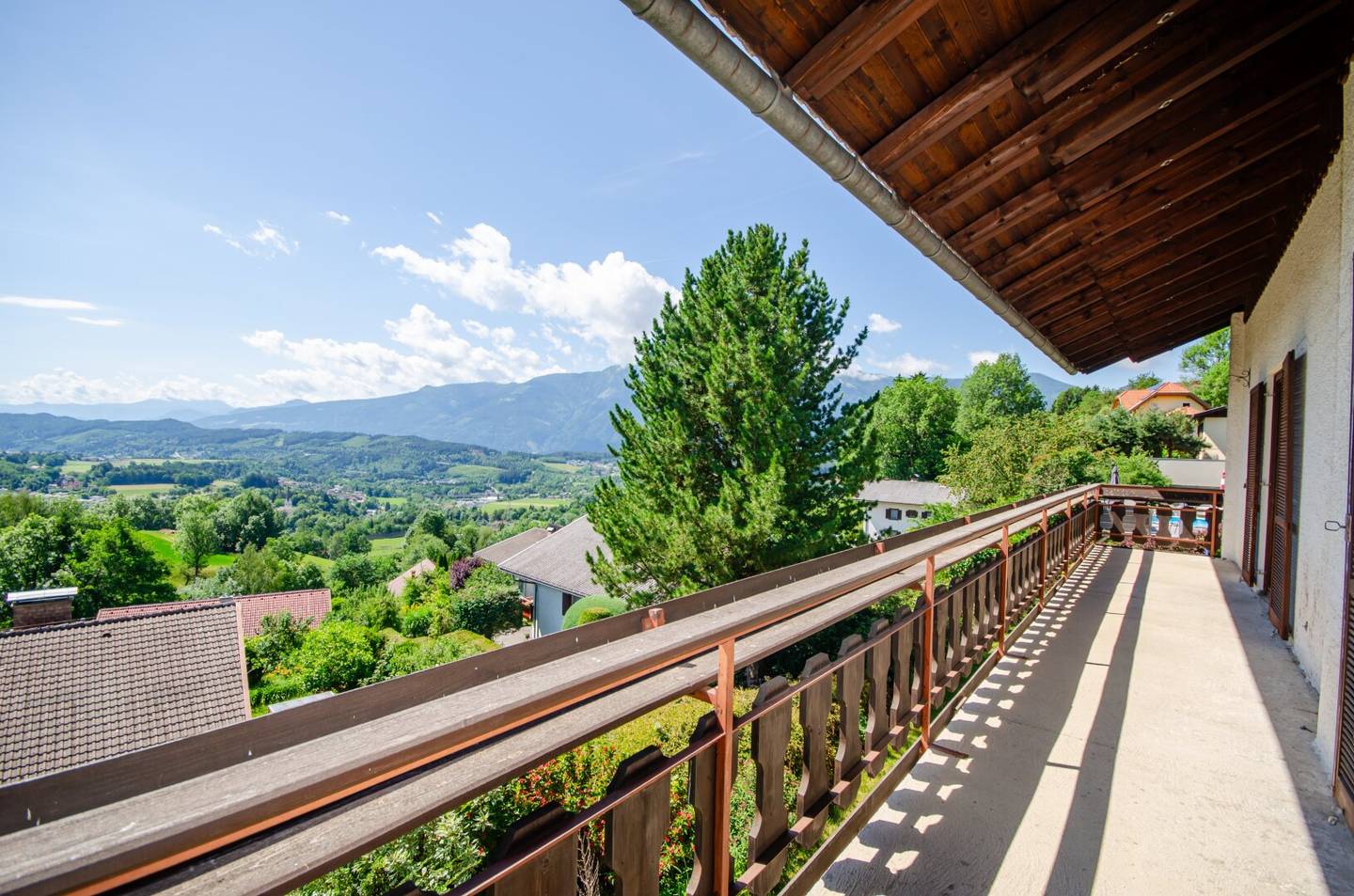 CHARMANTES WOHNHAUS MIT UNVERBAUBAREM PANORAMABLICK - EIN PLATZ VOLLER MÖGLICHKEITEN!