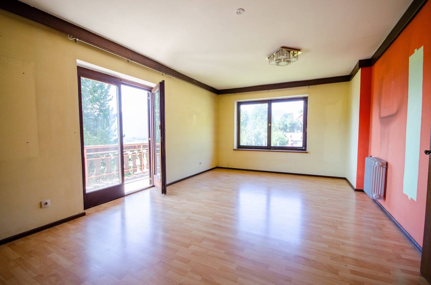 CHARMANTES WOHNHAUS MIT UNVERBAUBAREM PANORAMABLICK - EIN PLATZ VOLLER MÖGLICHKEITEN!