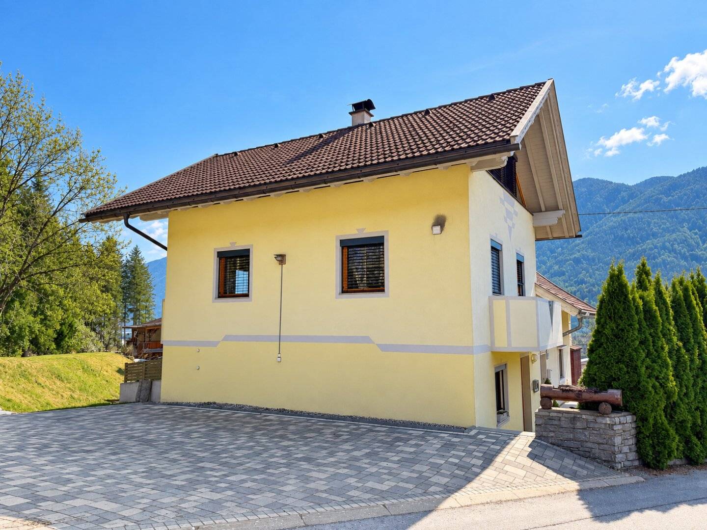 Semi detached house in KÄRNTEN space wonder in sunny forest edge location in IRSCHEN/GRÖFELHOF the German text preserved with proper names untouched by translation? No trailing punctuation? No, this is not allowed.