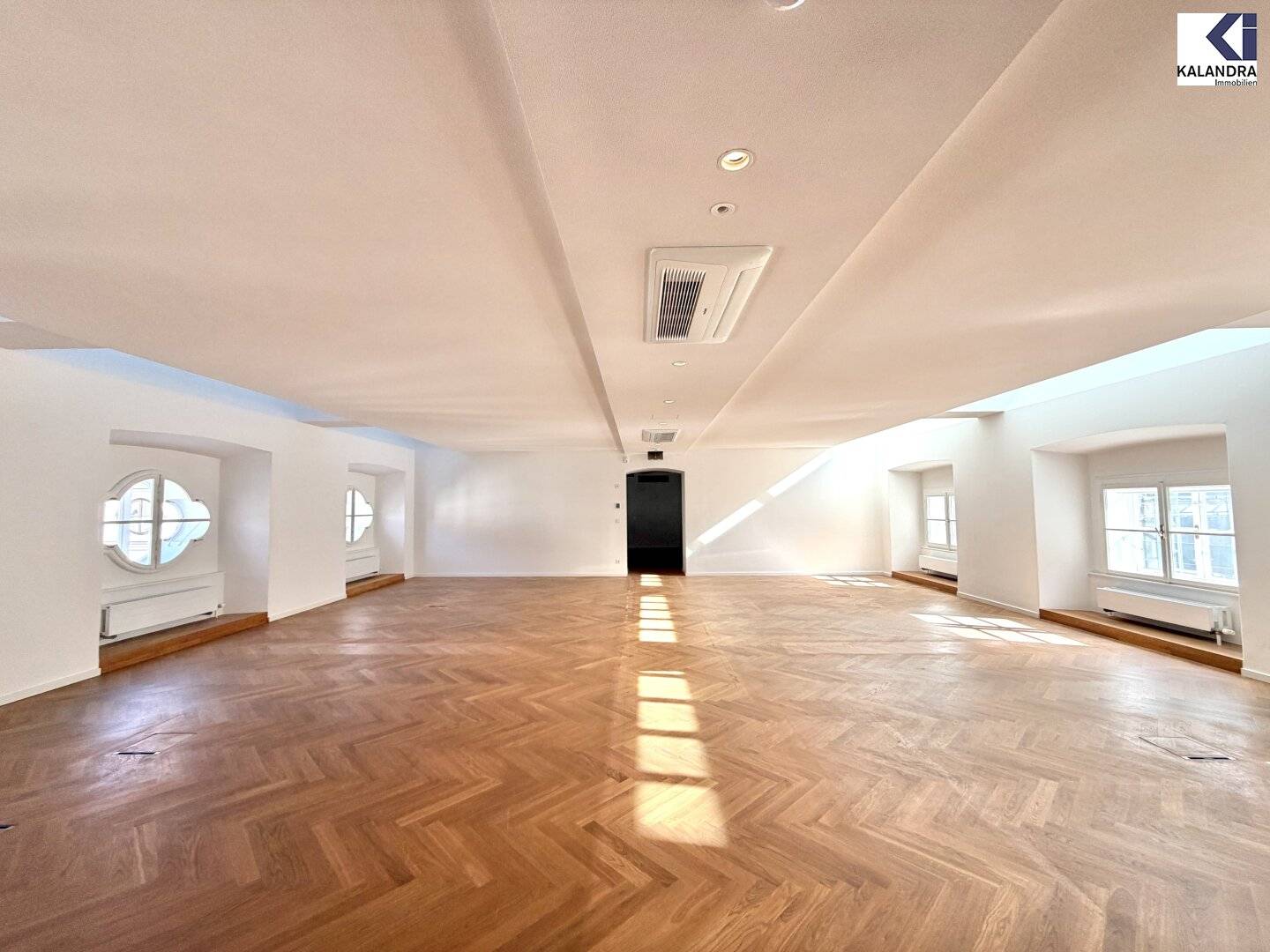 360 TOUR // Palace Harrach Office