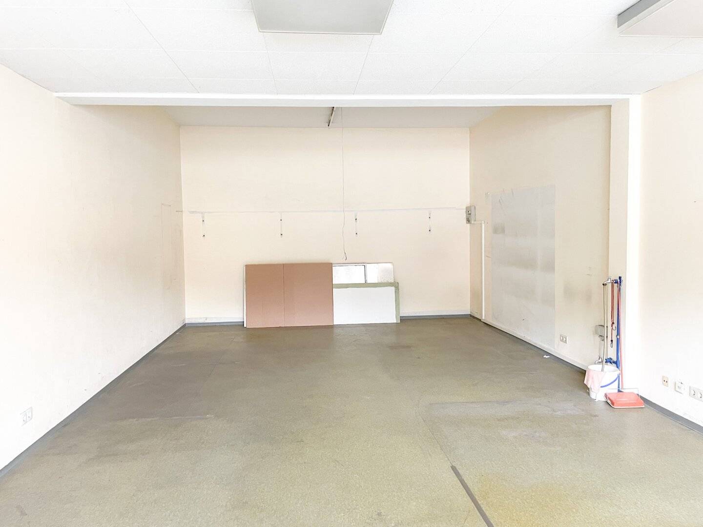 EINZIGARTIGE CHANCE IN TOP LAGE! GESCHÄFTSLOKAL IM ERDGESCHOSS IN SPITTAL!