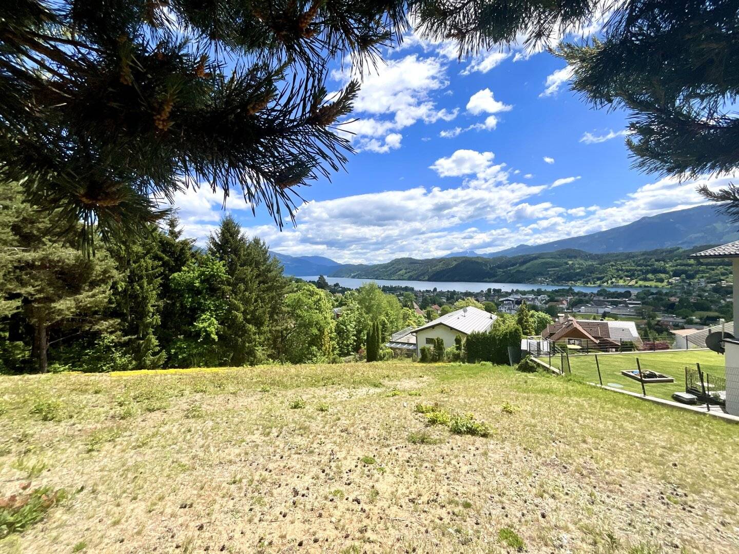 EIN PLATZ FÜR GROSSE GEFÜHLE AM MILLSTÄTTER SEE – PREMIUM-BAUGRUNDSTÜCK MIT ATEMBERAUBENDEM SEE- UND BERGBLICK