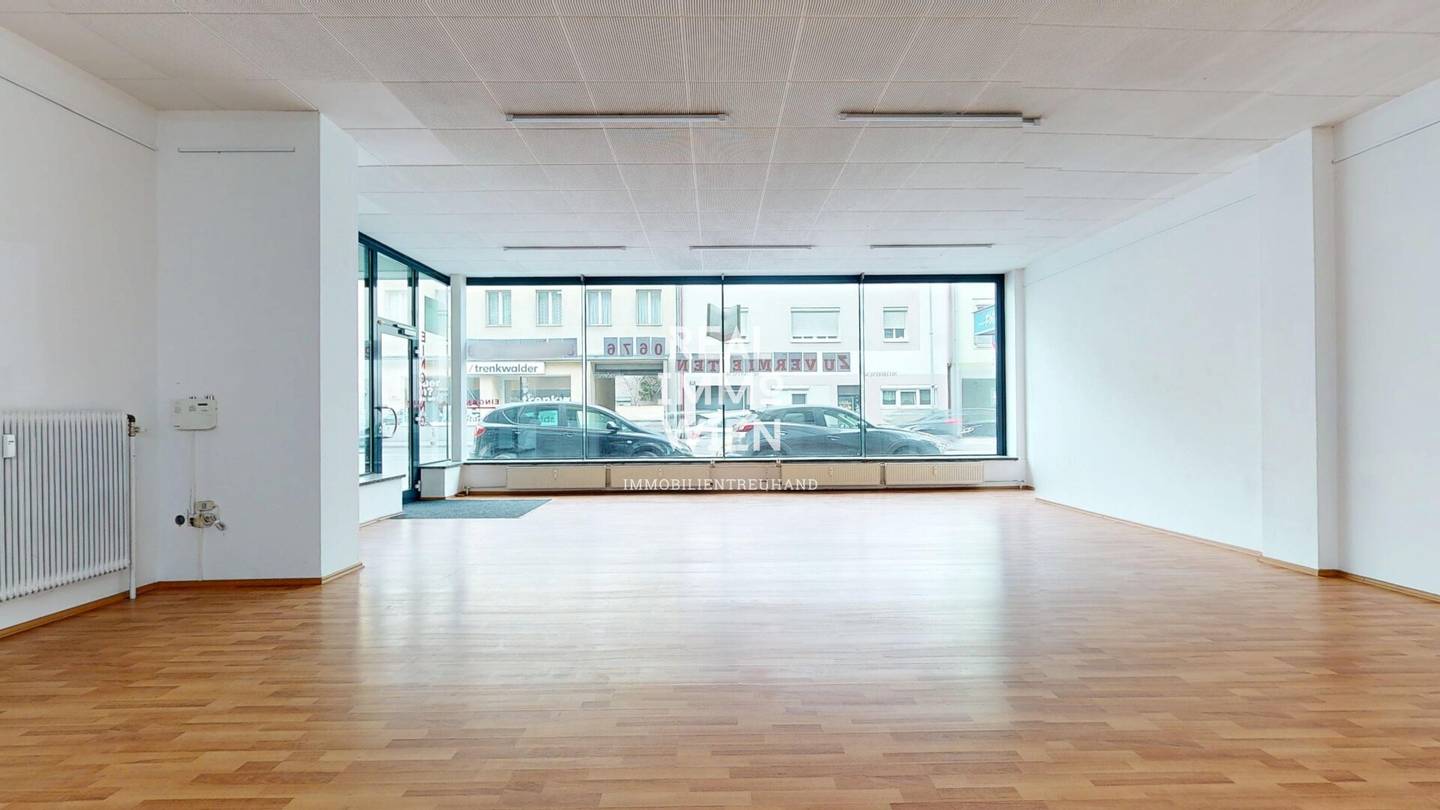 Attractive commercial space in Wiener Neustadt, versatile, flexible and well maintained