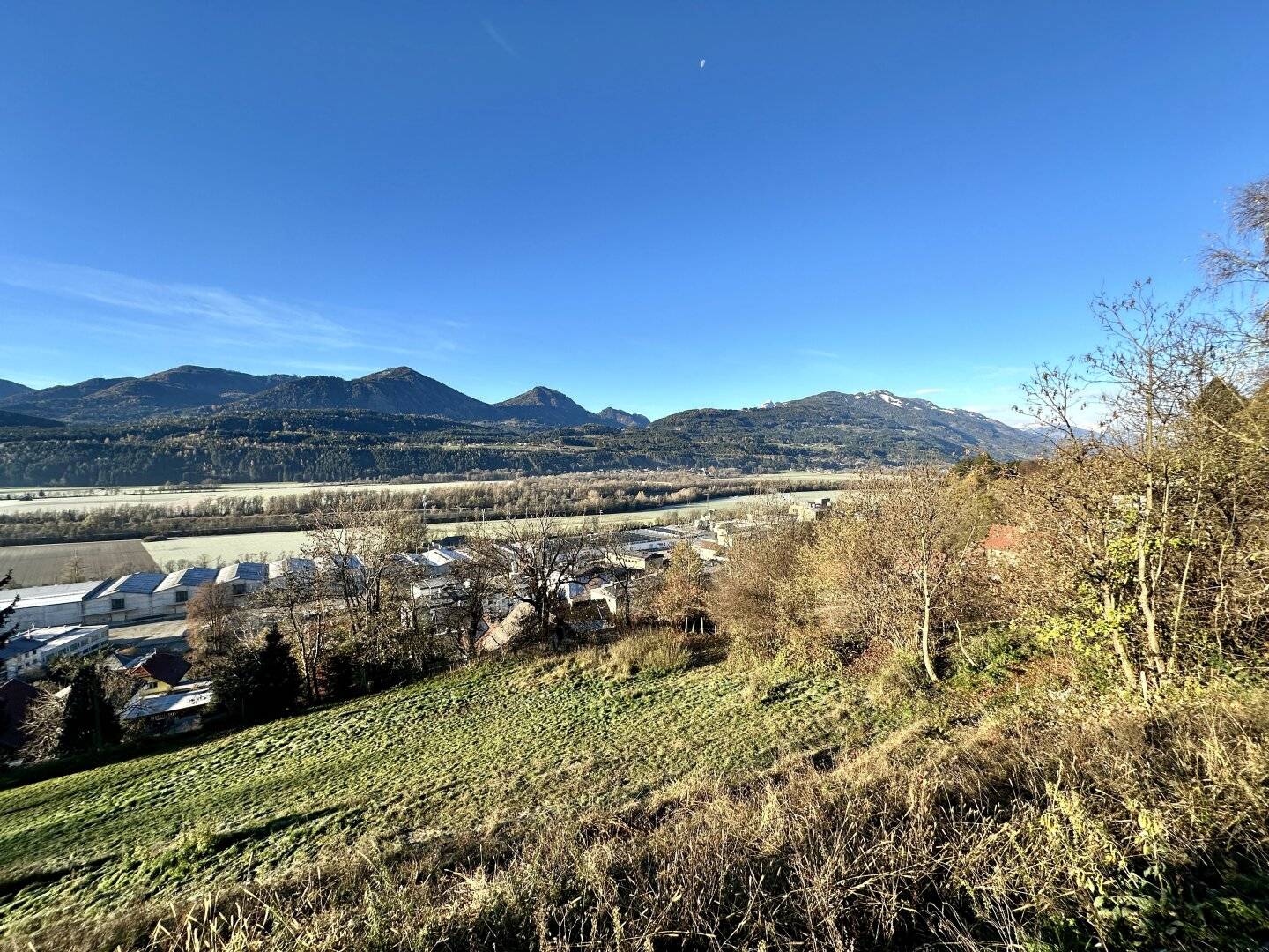 BERG UND FERNBLICK