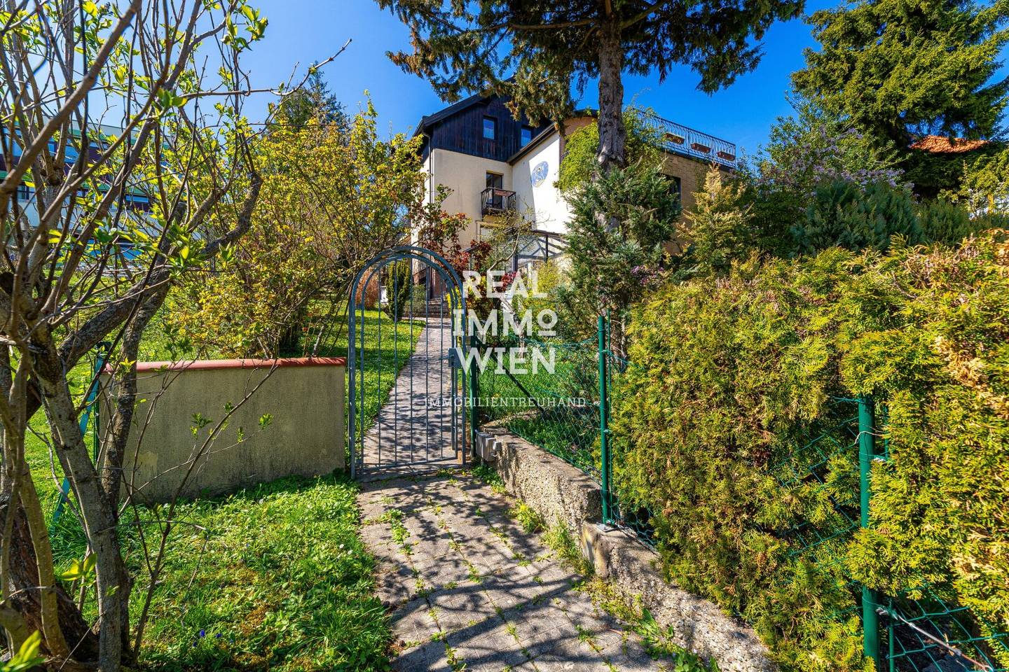 Grosse Familienvilla,  Obere Stadt Klosterneuburg, Gehminuten in das Zentrum, Traumfernblick!
