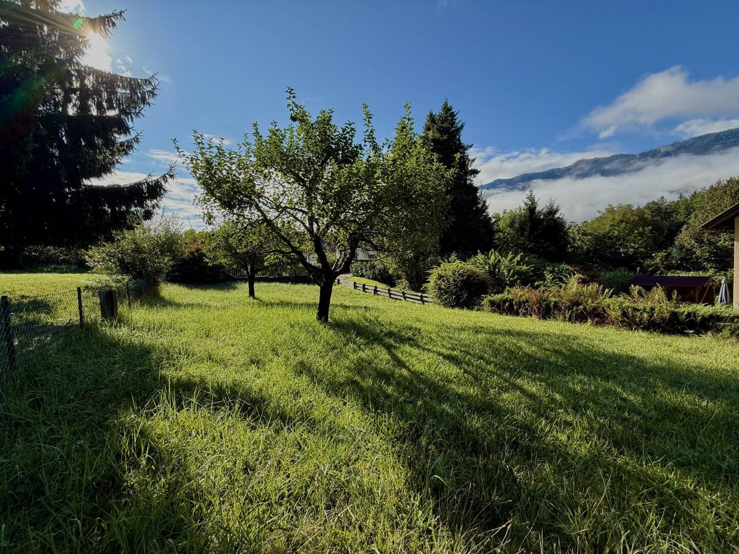 Sunny building plot with good infrastructure, absolute quiet location and no building obligation