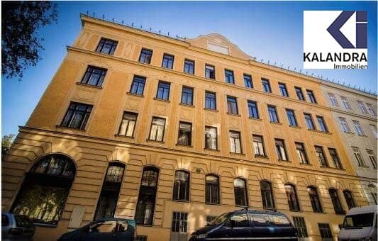 360° TOUR // Unrenovated old building apartment