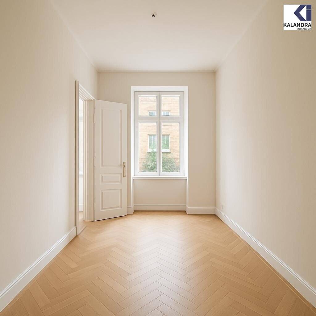 360° TOUR // Unrenovated old building apartment