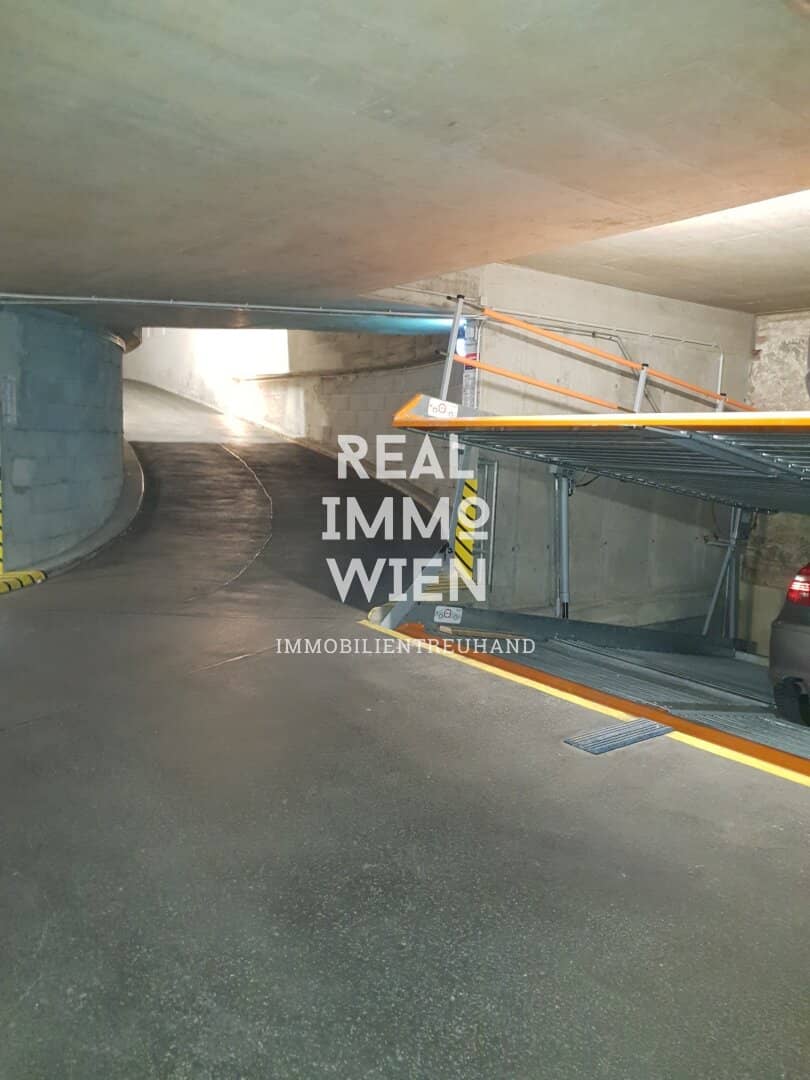 Duplex parking space in the 3rd district Immediately available