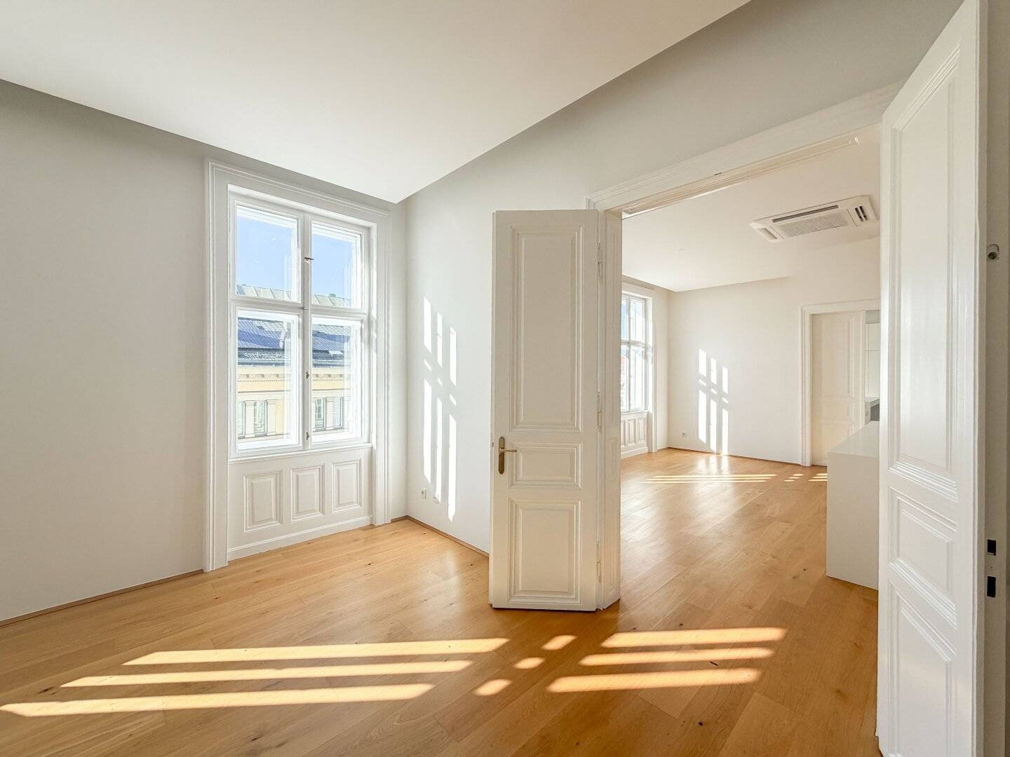 Luxurious old building in a magnificent old house near Servitenviertel &amp; Lycée