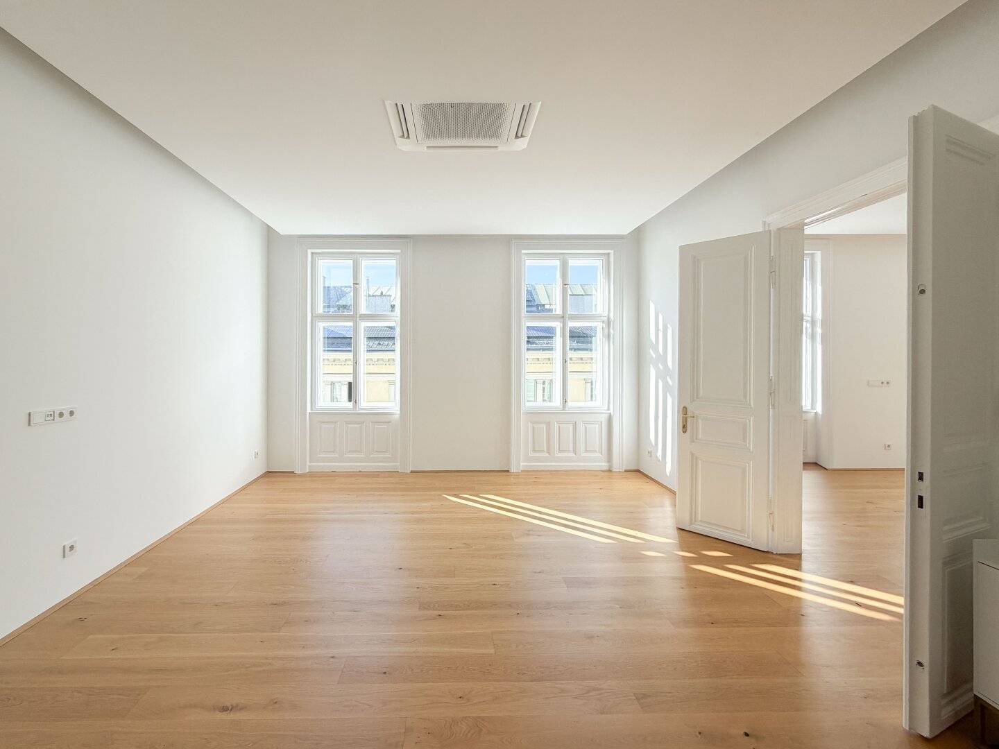 Luxurious old building in a magnificent old house near Servitenviertel &amp; Lycée