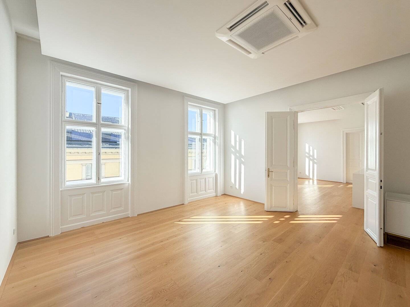 Luxurious old building in a magnificent old house near Servitenviertel &amp; Lycée