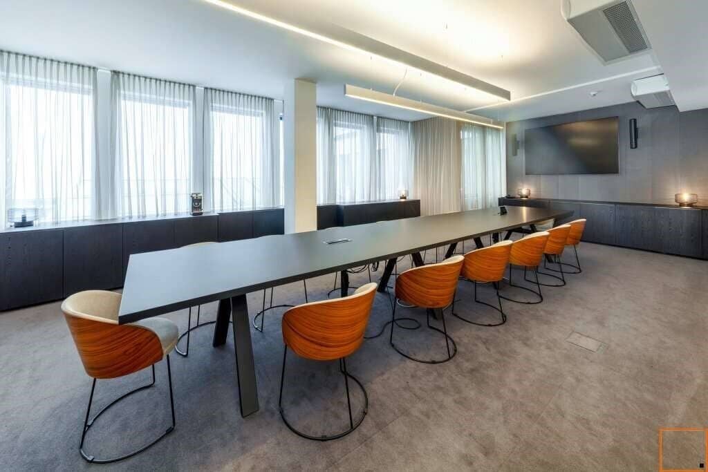 Office space in top location air conditioned and barrier free