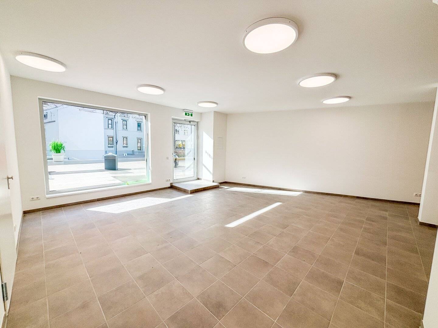 First occupancy!! indefinite commercial premises // Hernalser Hauptstraße - 146.68 m²