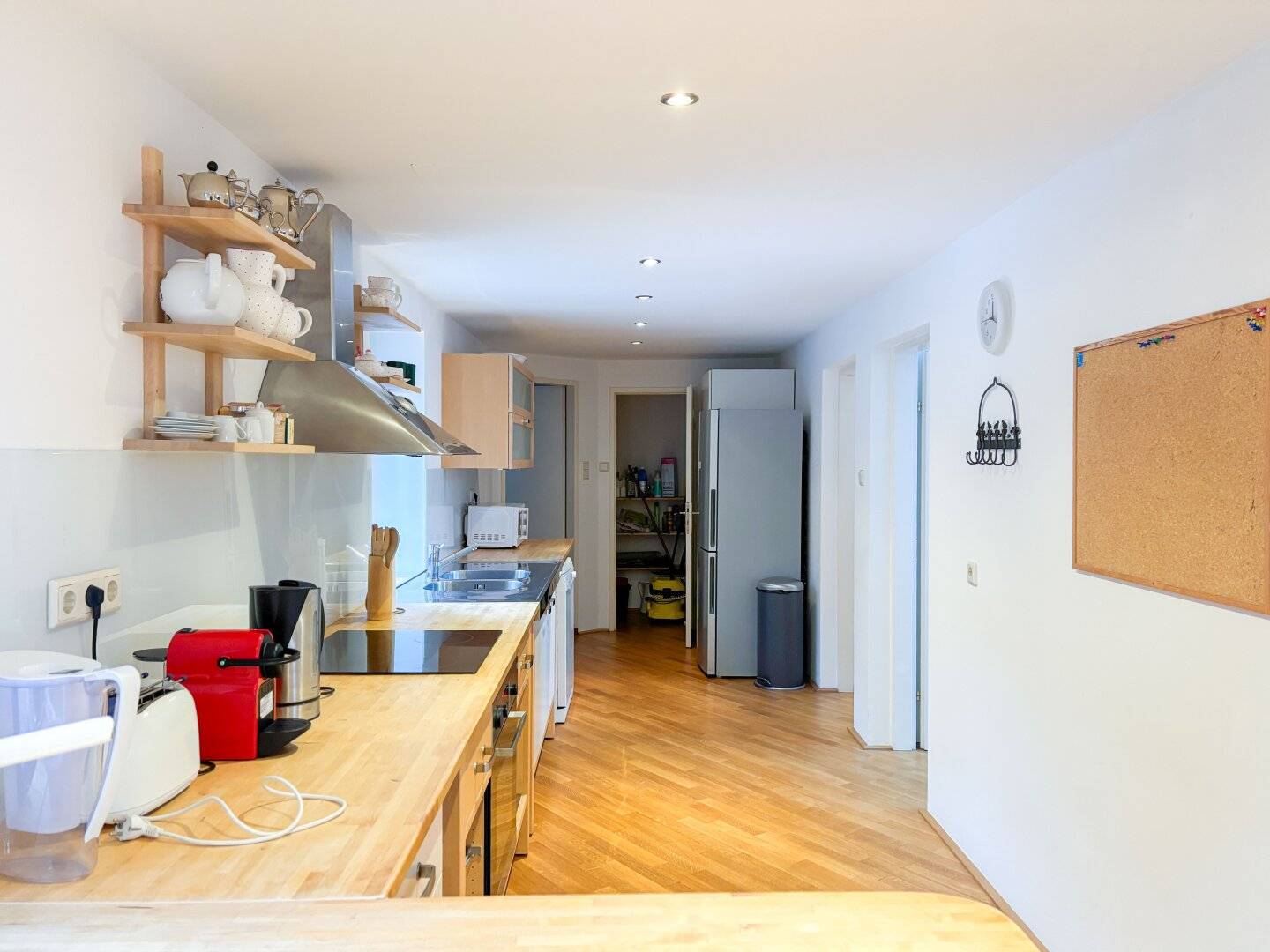 Fully furnished attic apartment with secluded 60 m² roof terrace! Very suitable for Expats!