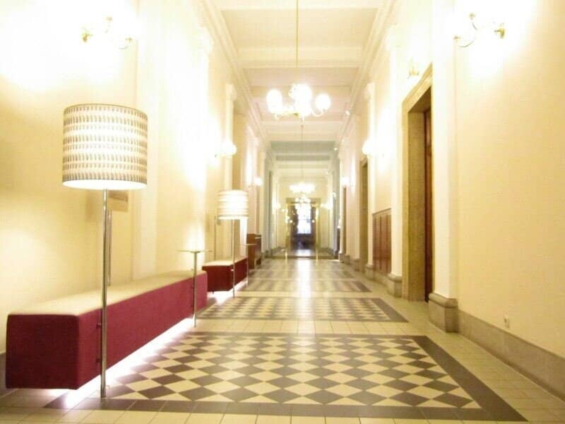 Offices in the former stock exchange, Vienna, Austria? no, Vienna? but the instruction says proper names to be preserved; the title in English should be faithful to the German title: Offices in the former stock exchange? Actually the translation should be faithful and natural.