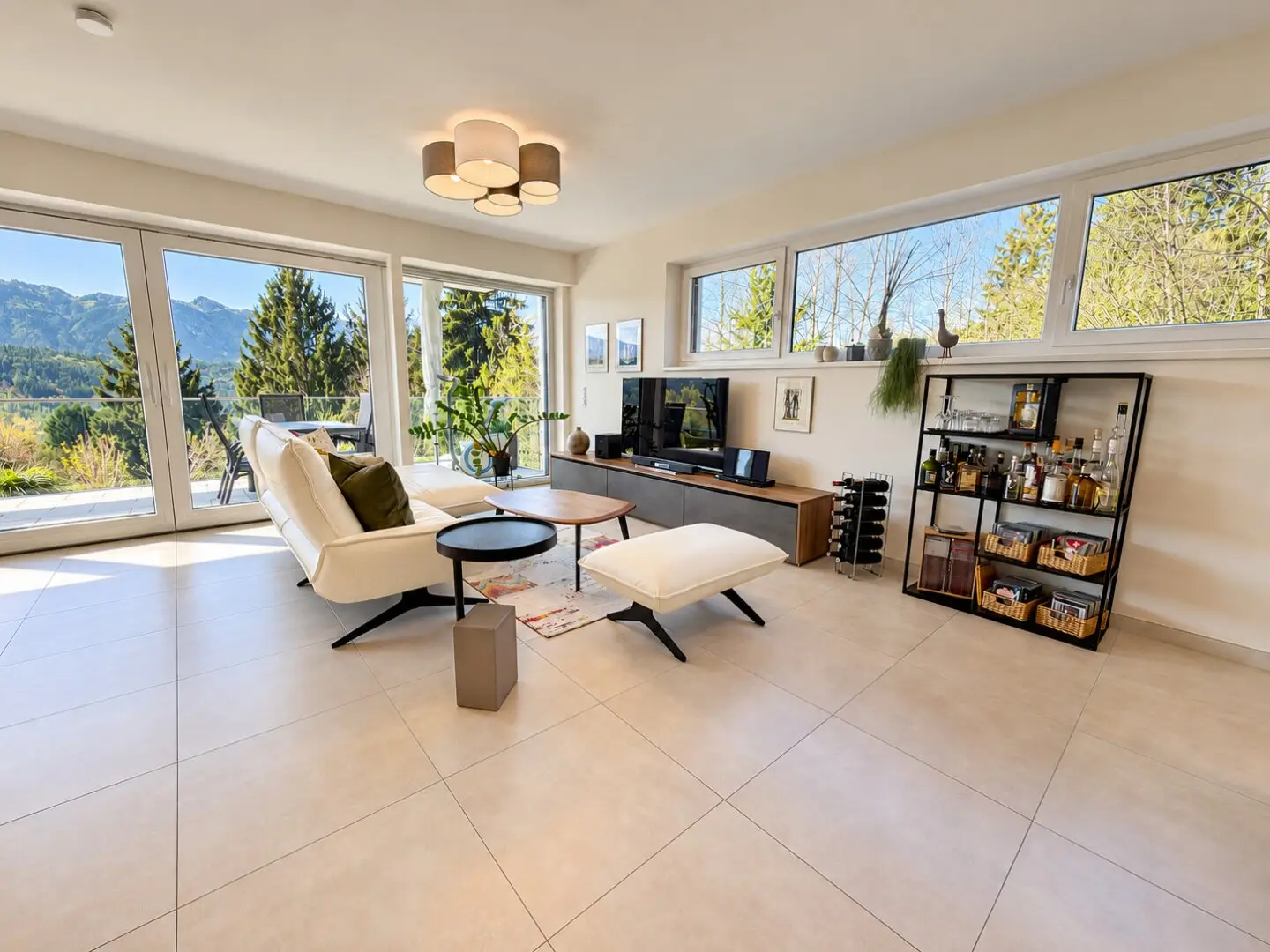 EXKLUSIVE EIGENTUMSWOHUNG MIT SEEBLICK UND PRIVATEM BADESTRAND IN MILLLSTATT AM SEE!
