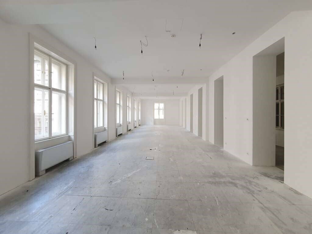 Thoroughly renovated old building near Rathaus