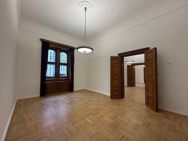 Offices in the former stock exchange
