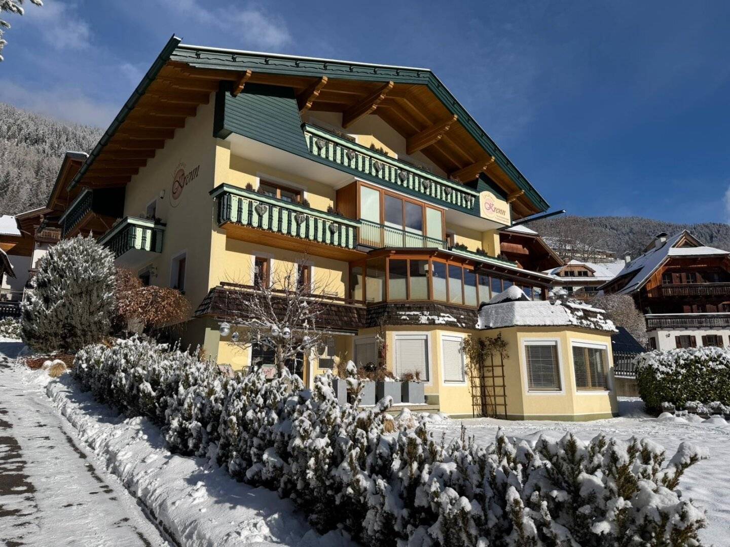 EIN HERZENSPROJEKT MIT PERSPEKTIVE! EXKLUSIVES APARTMENTHAUS MIT ENORM VIEL POTENTIAL IN BESTLAGE VON BAD KLEINKIRCHHEIM ALS ORT ZUM LEBEN, GENIESSEN UND INVESTIEREN!