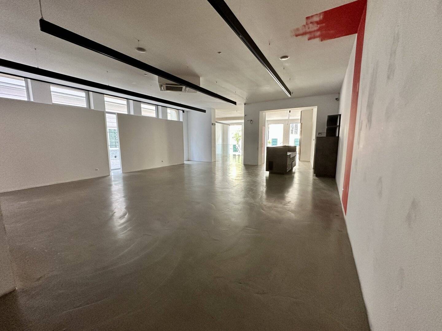 Three months rent-free! Top location for your business idea!