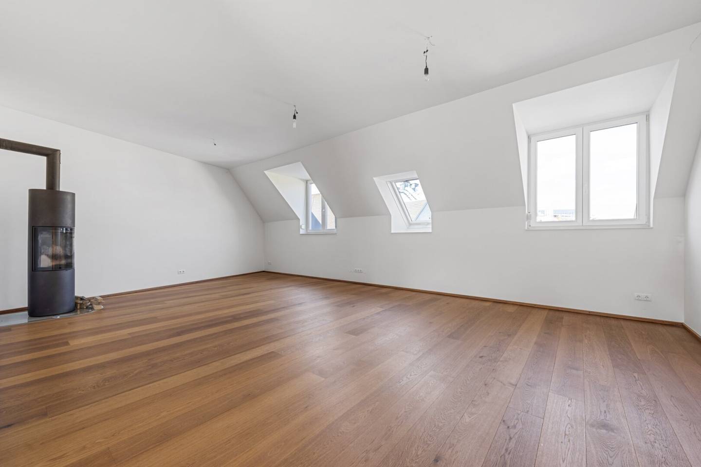 Exceptional attic conversion near Naschmarkt // 155 m² roof terrace + garage!
