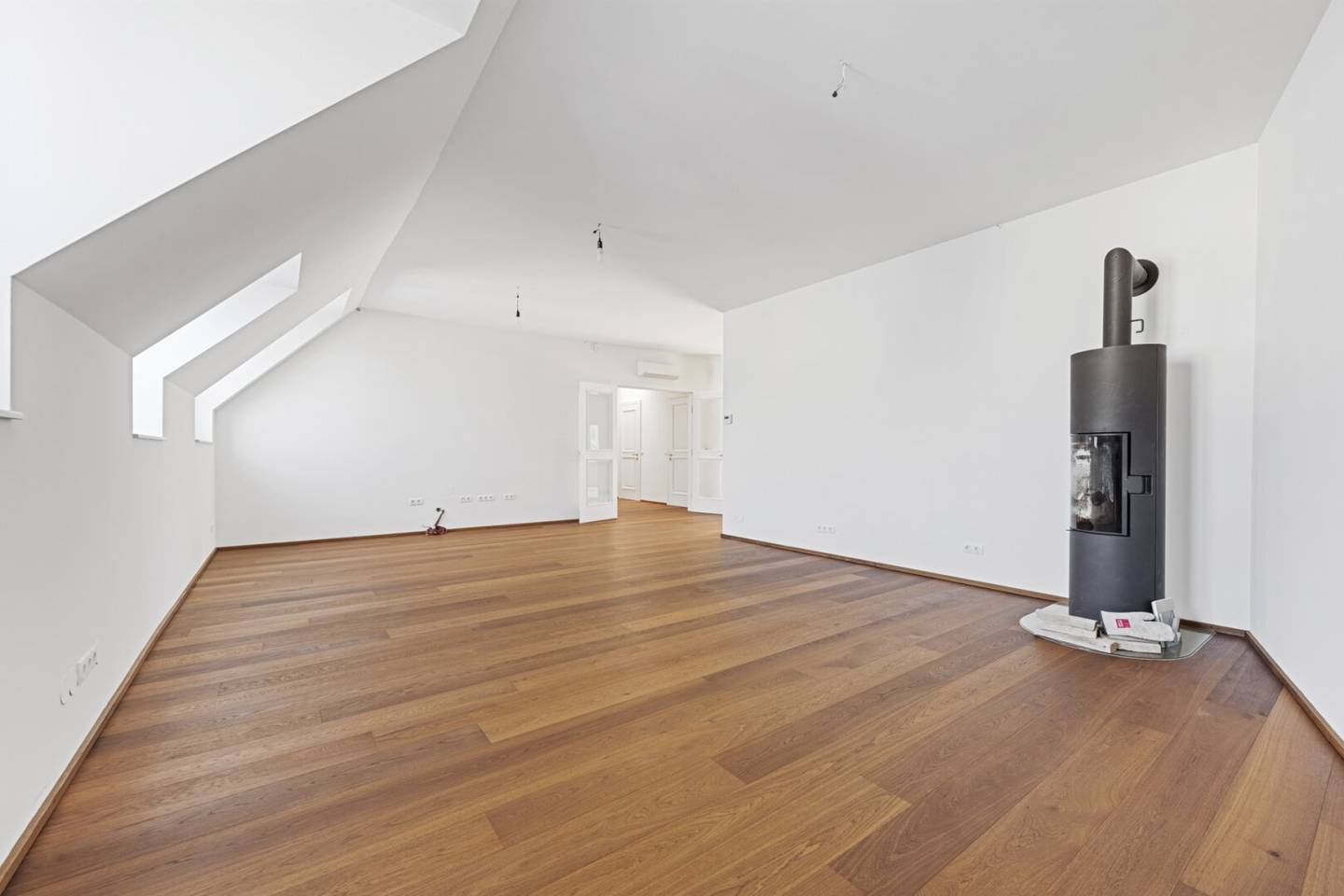 Exceptional attic conversion near Naschmarkt // 155 m² roof terrace + garage!