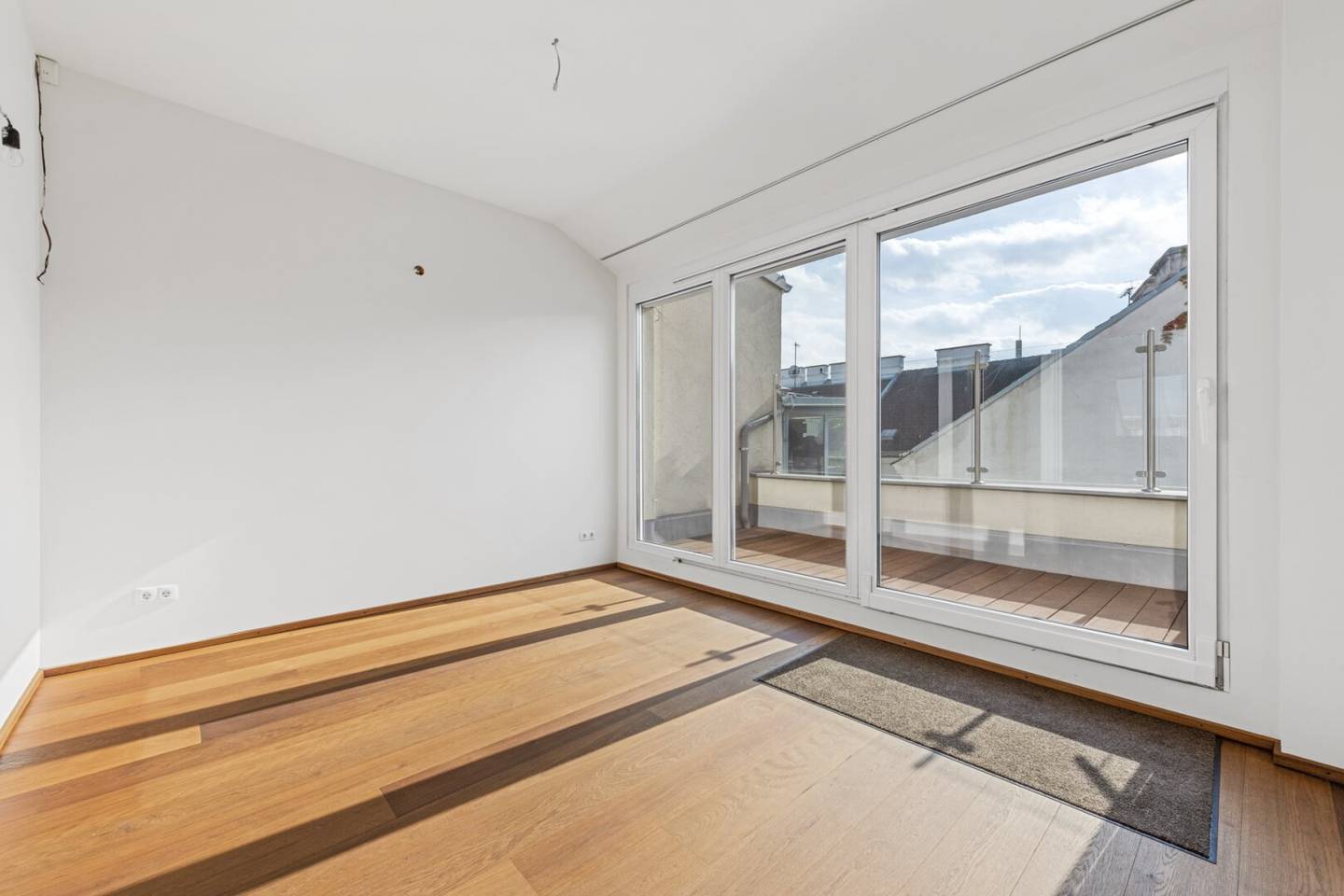 Exceptional attic conversion near Naschmarkt // 155 m² roof terrace + garage!