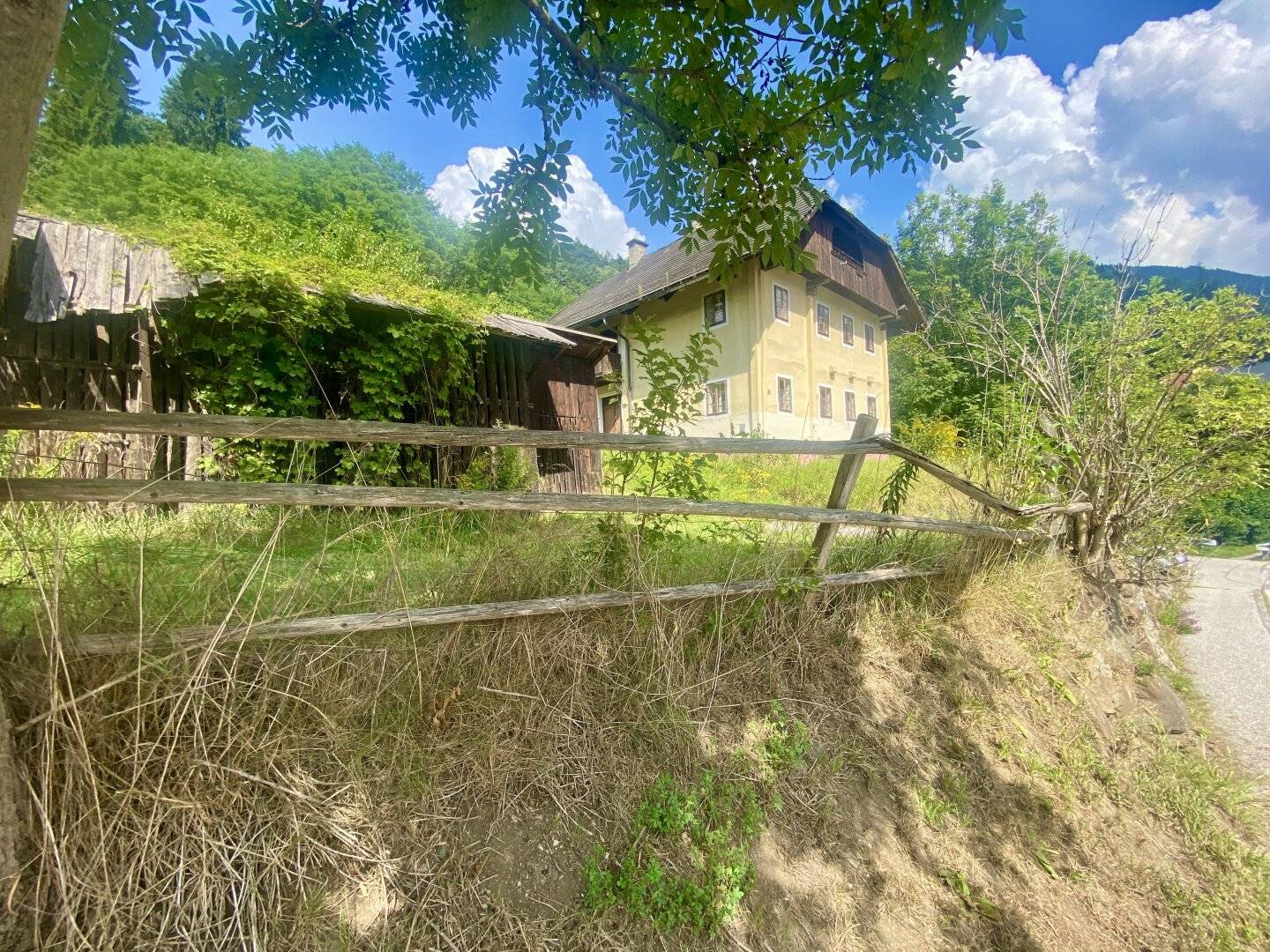 EINMALIG! VIELSEITIG! IDEAL! GROSSES GRUNDSTÜCK (CA. 11.465 m²) MIT EINEM BESTANDSGEBÄUDE IN SEHR GUTER UND SONNIGER AUSSICHTSLAGE VON RADENTHEIN!