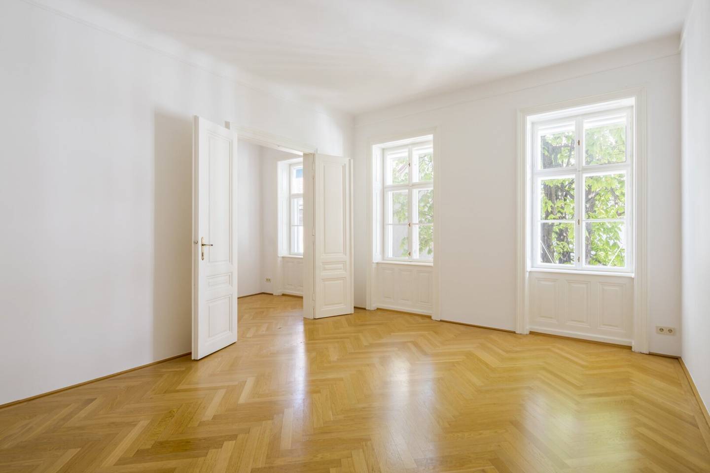 Enjoy city life in peace: stylish period apartment near Neubaugasse on the border of the 7th and 8th district