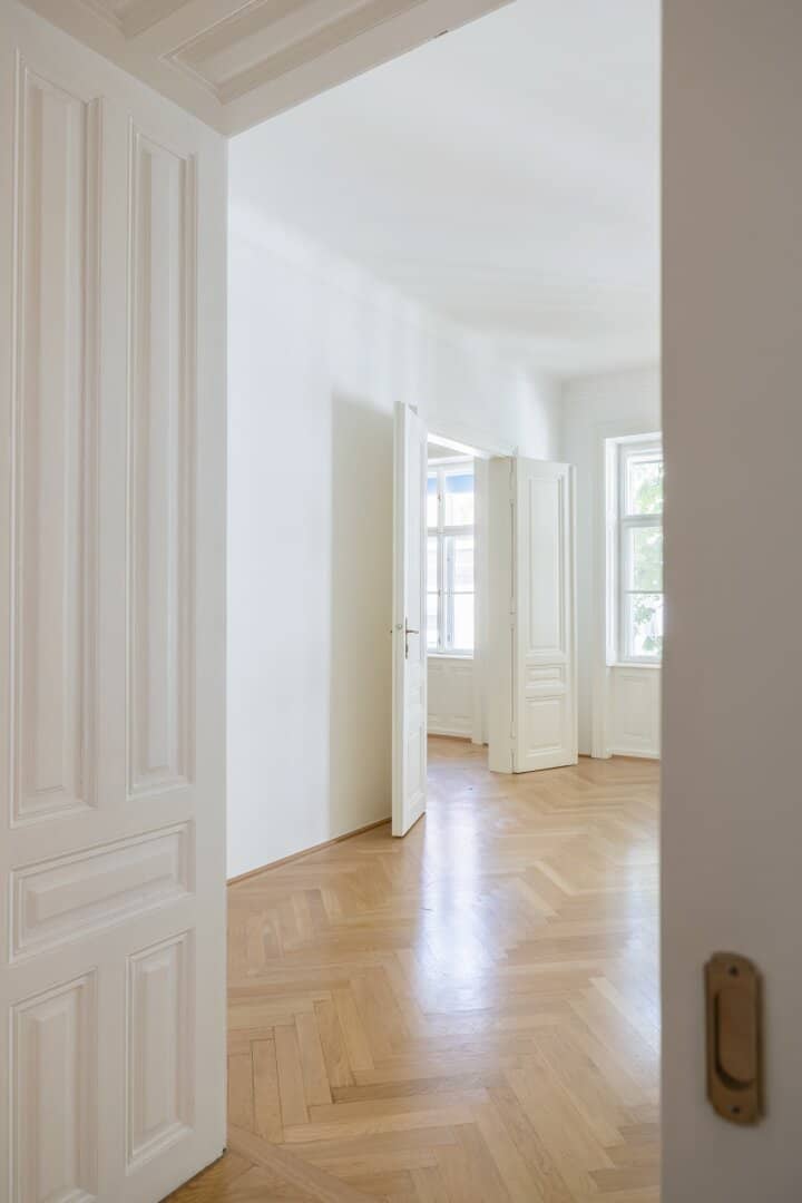 Enjoy city life in peace: stylish period apartment near Neubaugasse on the border of the 7th and 8th district