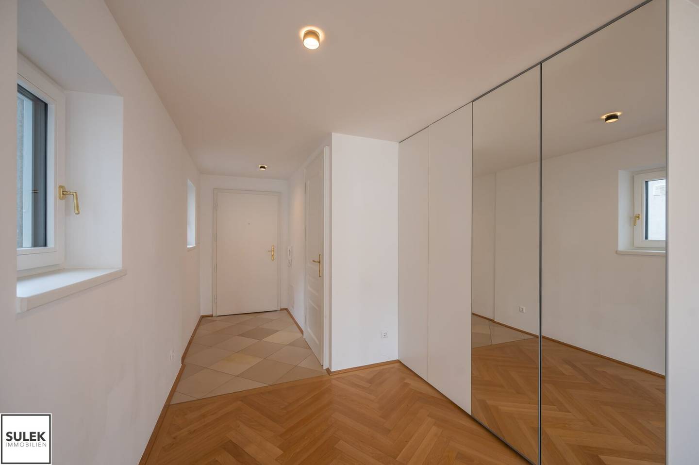 Living in the city center: 3-room apartment with terrace and dreamlike view // Albertina