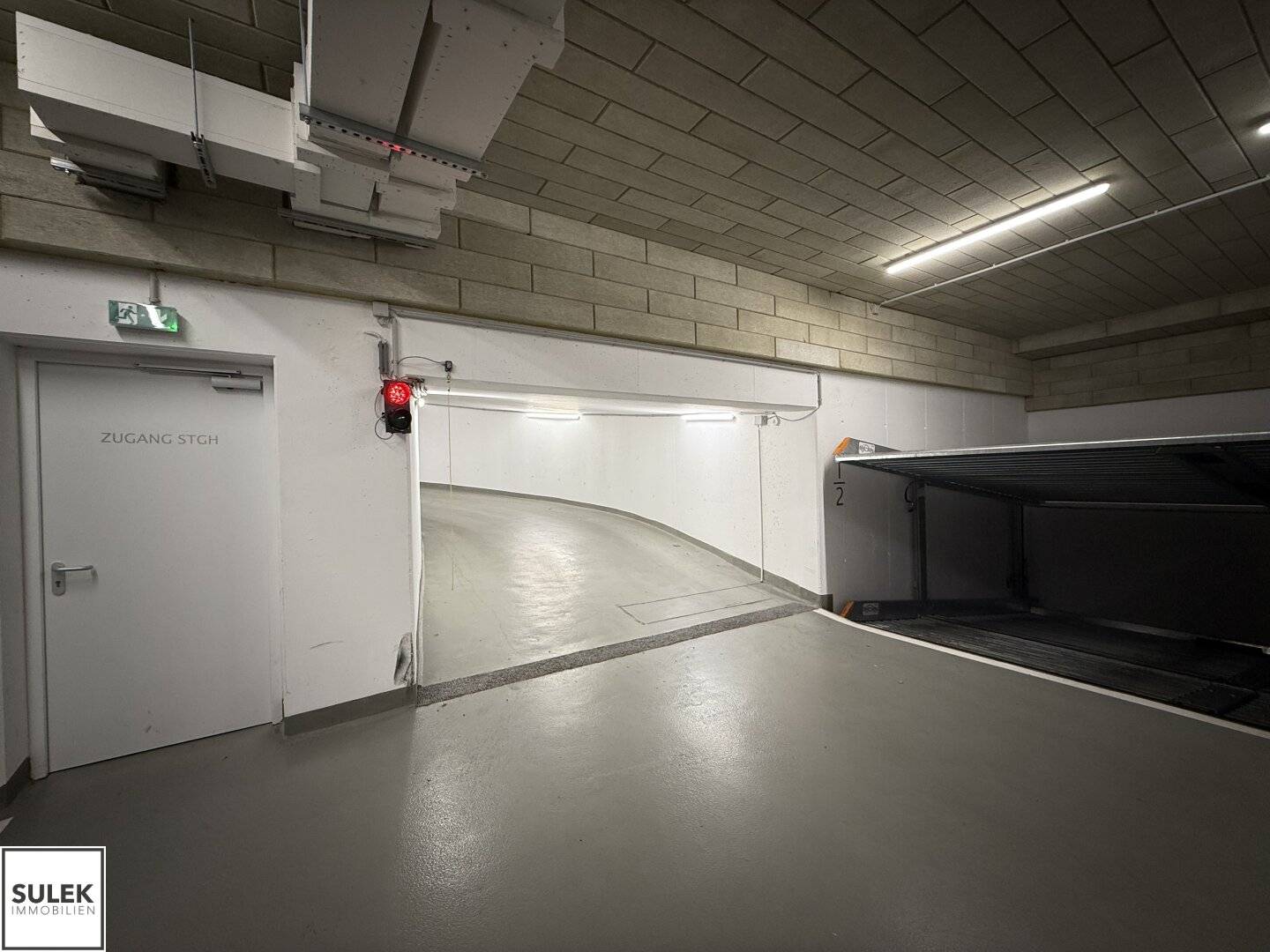 Available now: Stacked parking space in Fabergasse 2 near Wien-Liesing railway station &amp; Riverside Shopping Center