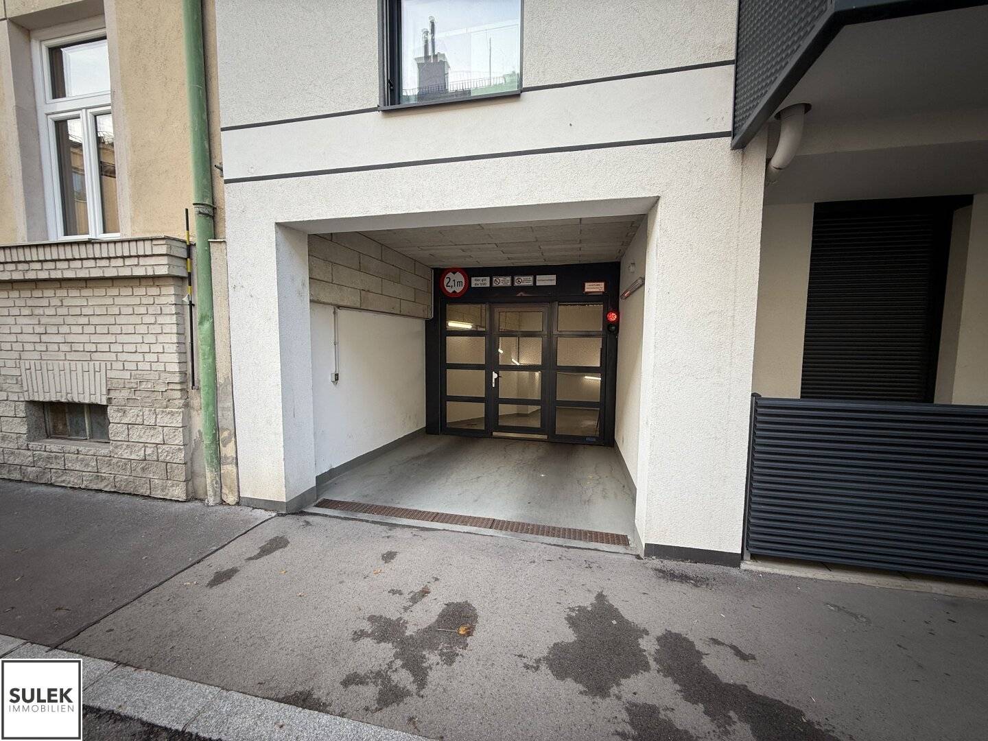 Available now: Stacked parking space in Fabergasse 2 near Wien-Liesing railway station &amp; Riverside Shopping Center