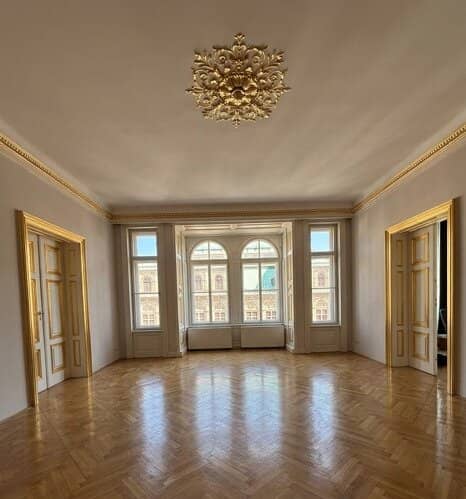 Prachtvolles Altbaubüro mit Blick auf die Oper