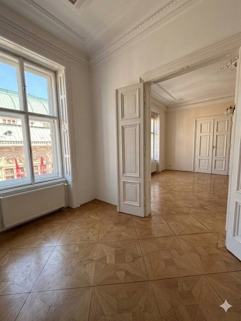 Prachtvolles Altbaubüro mit Blick auf die Oper