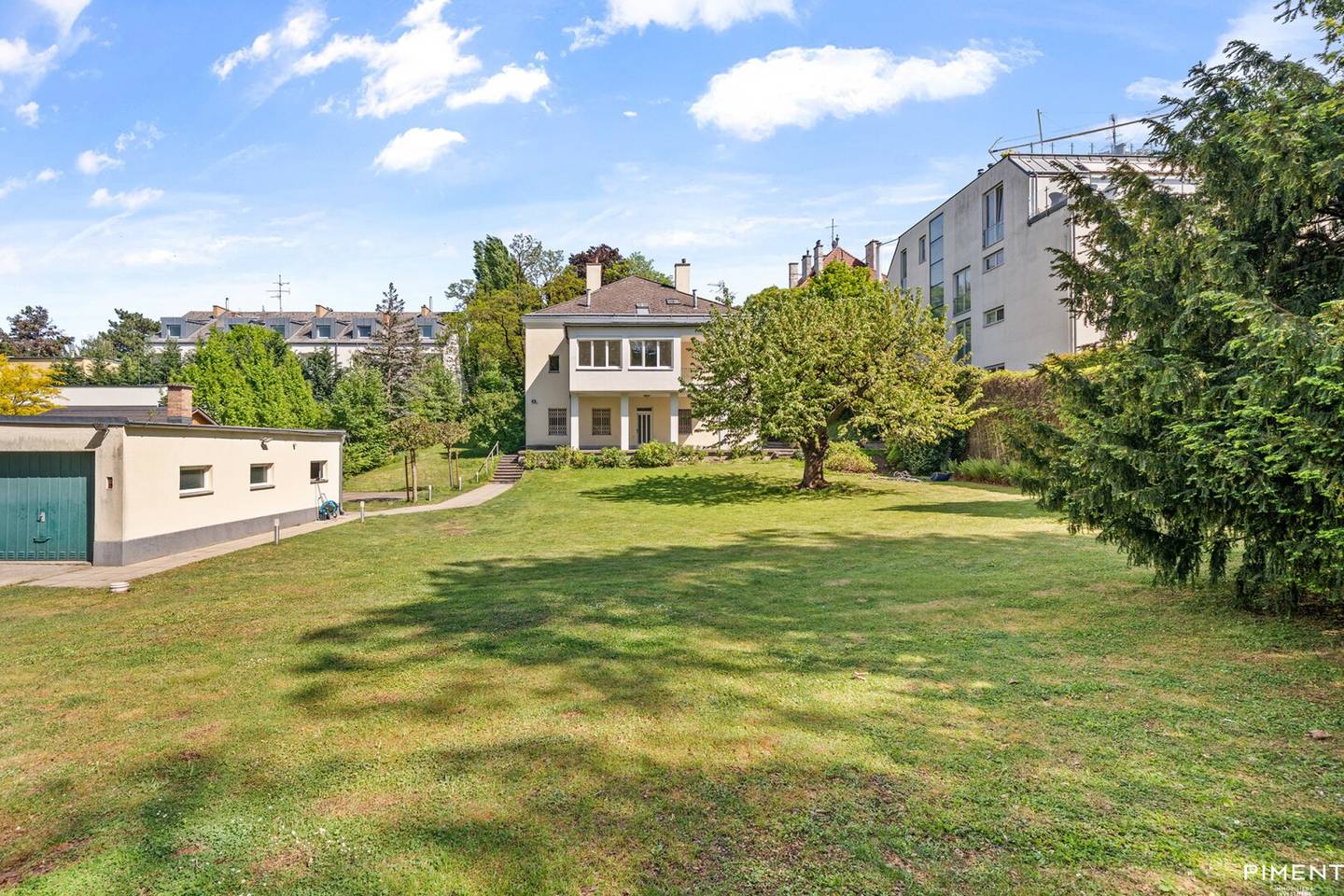 House in Hietzing's Best Location with Dream Garden